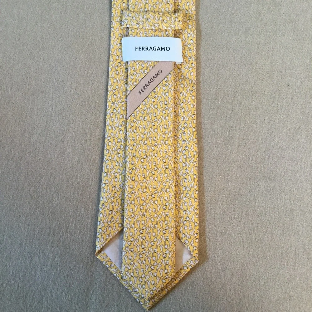 Ferragamo Giraffe-Print Silk Tie - Picture 13 of 16